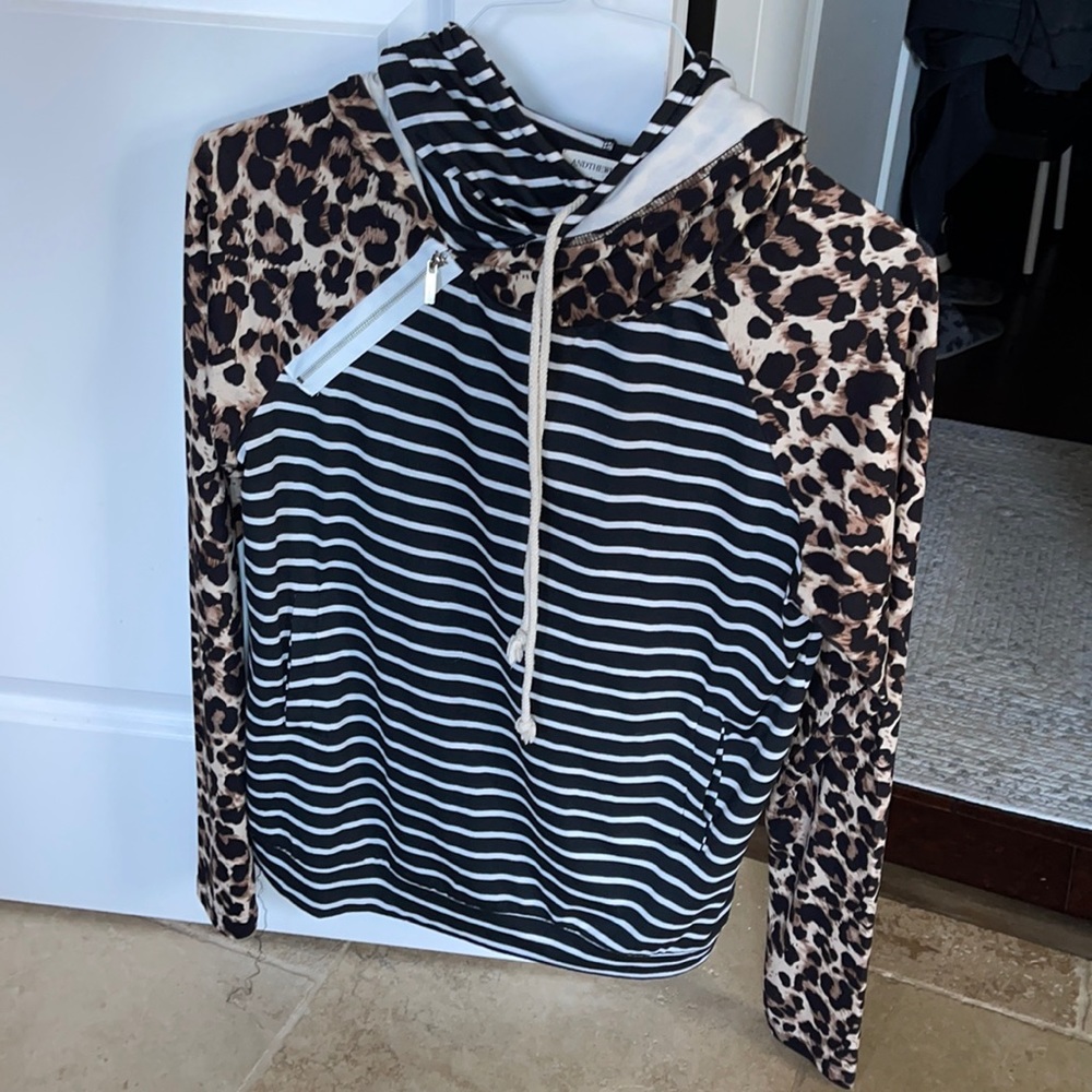 Ladies striped hoodie with leopard print